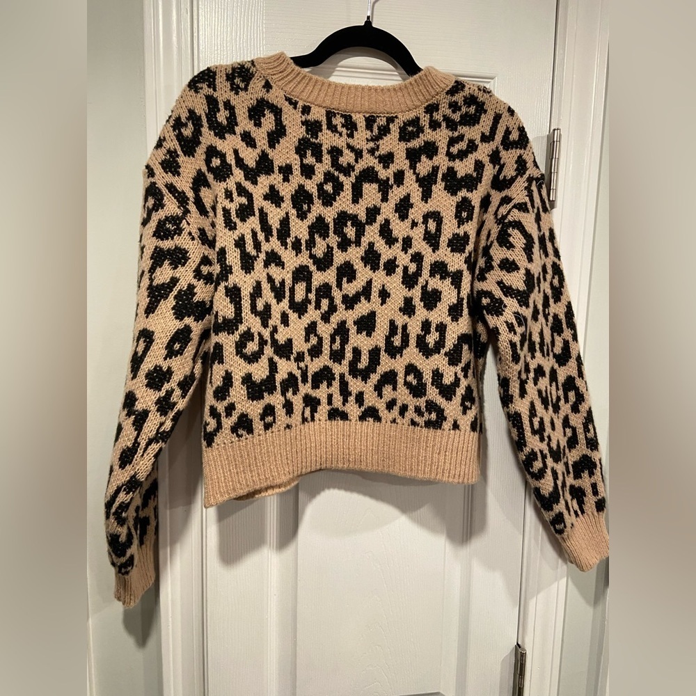 NWT No Boundaries Size M Leopard Print Long Sleeve Crew Neck Soft Comfy Sweater - Picture 8 of 11